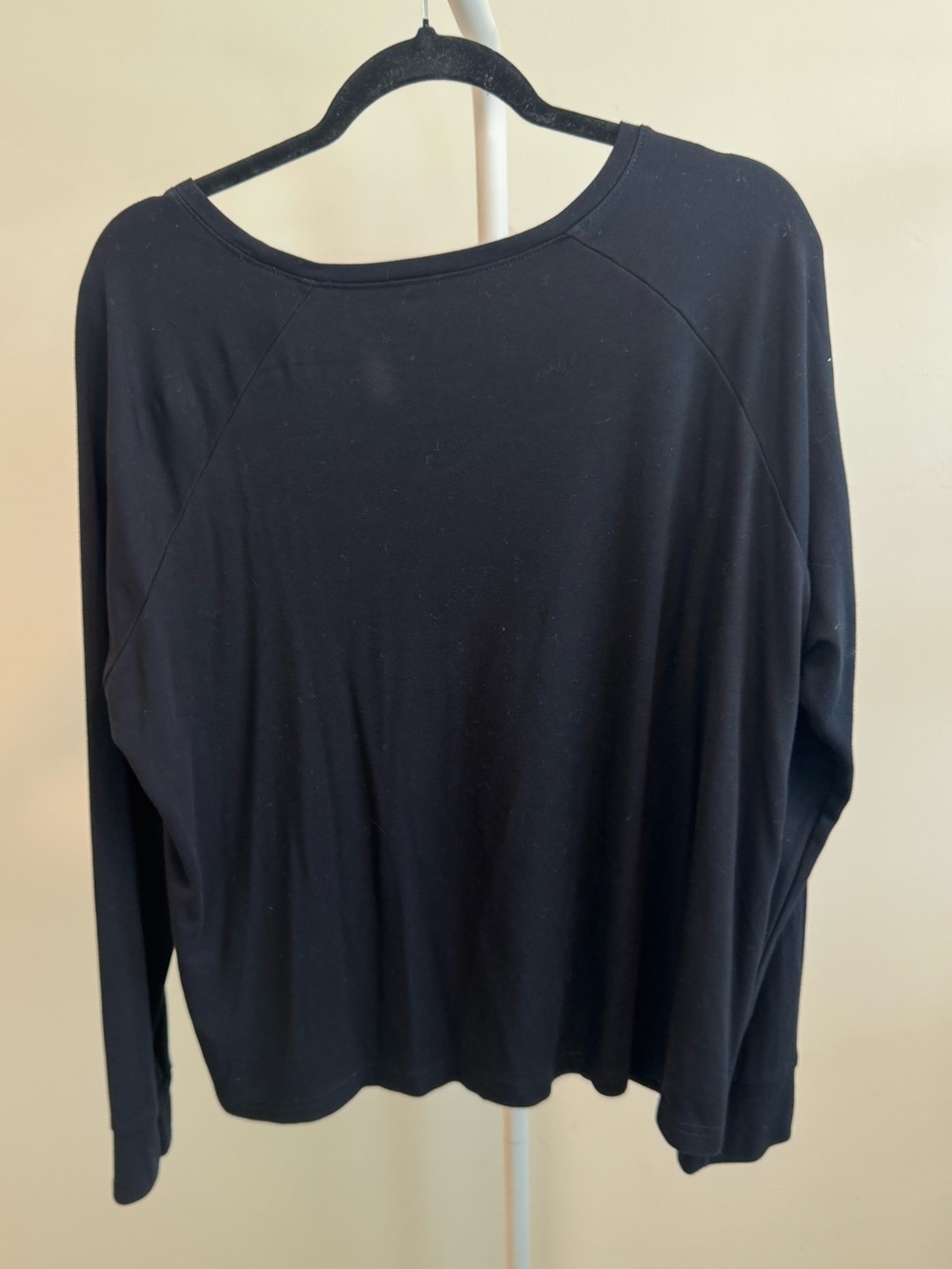 Cozy Earth Black Long-Sleeve Women’s Top - Classic Casual